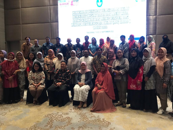 foto bersama ibu dirjenGTK PAUD dan para peserta LPD 2